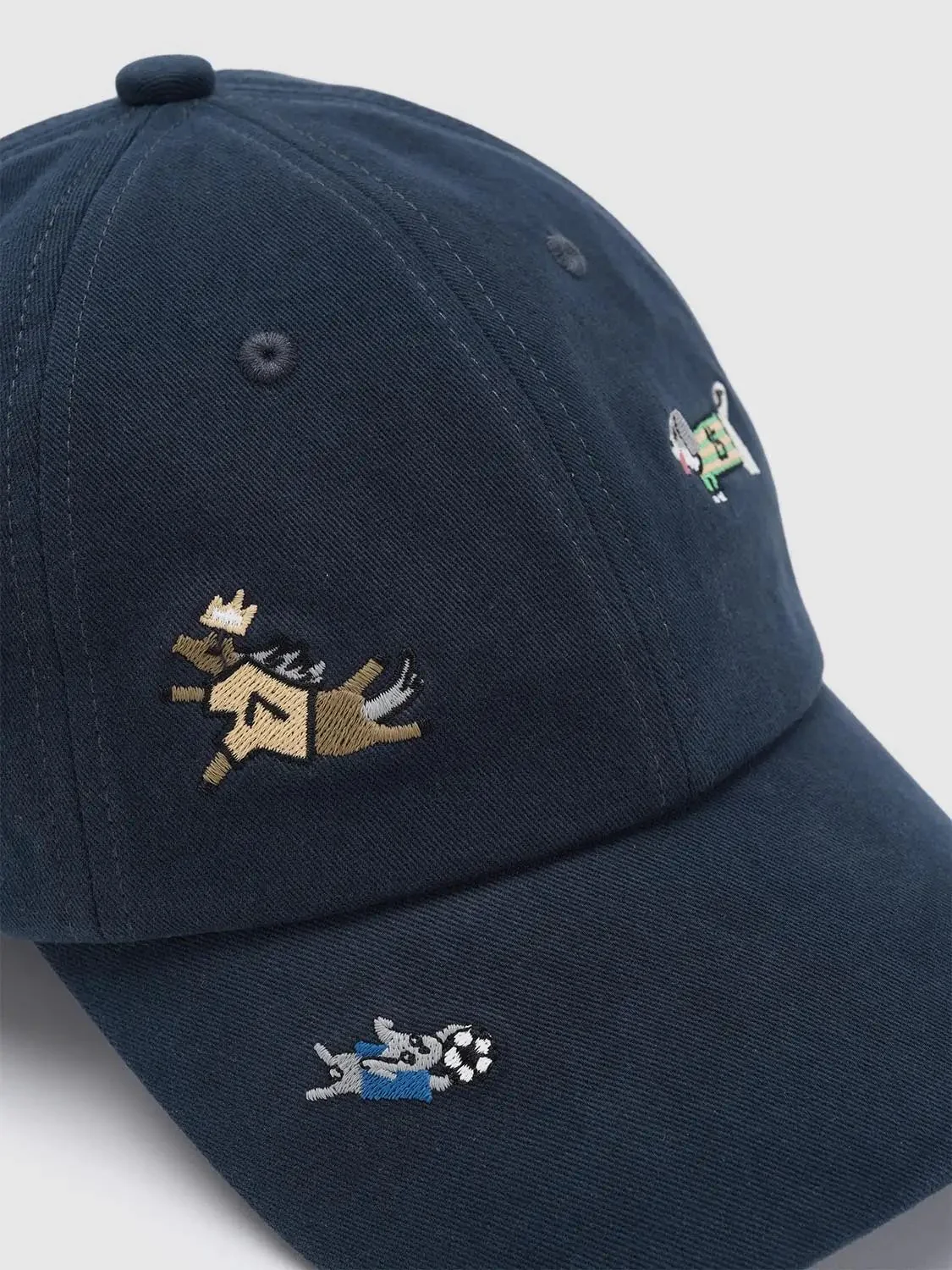 2285-embroidered-baseball-cap-5.webp Embroidered Baseball Cap