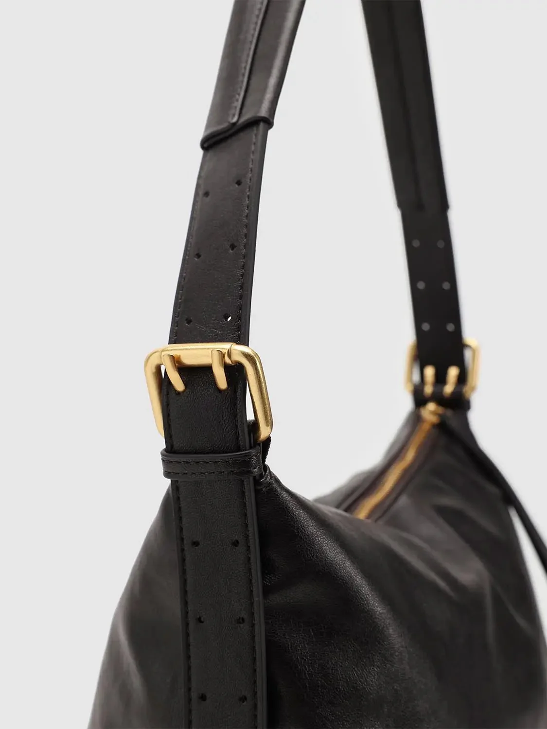 22858-faux-leather-oversize-shoulder-bags-4.webp Faux Leather Oversize Shoulder Bags