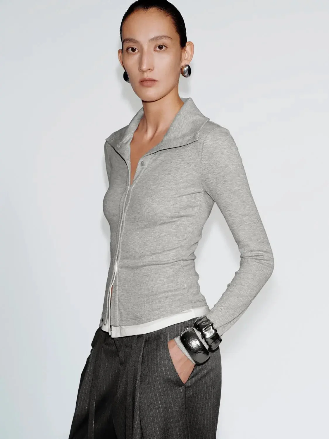 22859-lyocell-knit-shirt-with-contrast-buttons-shirts-2.webp Lyocell Knit Shirt With Contrast Buttons Shirts