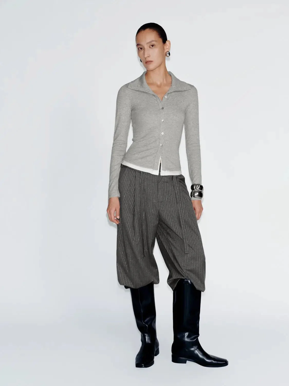 22859-lyocell-knit-shirt-with-contrast-buttons-shirts-5.webp Lyocell Knit Shirt With Contrast Buttons Shirts