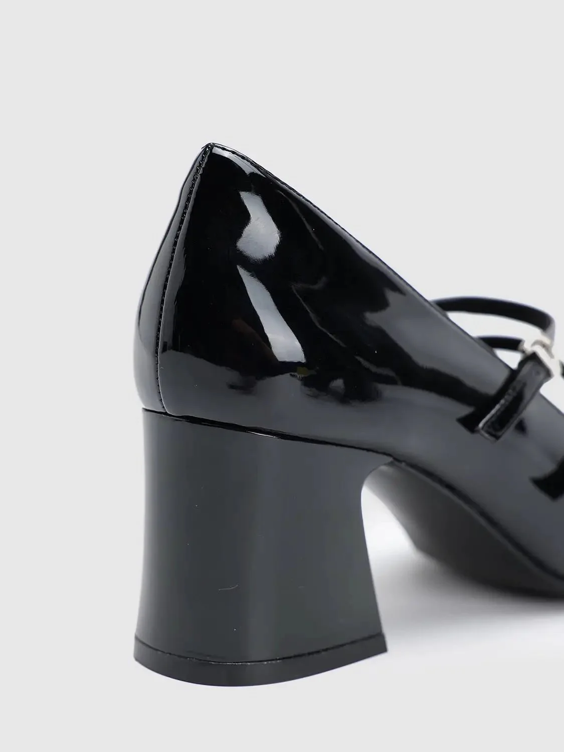 22878-strappy-chunky-heeled-pumps-13.webp Strappy Chunky Heeled Pumps