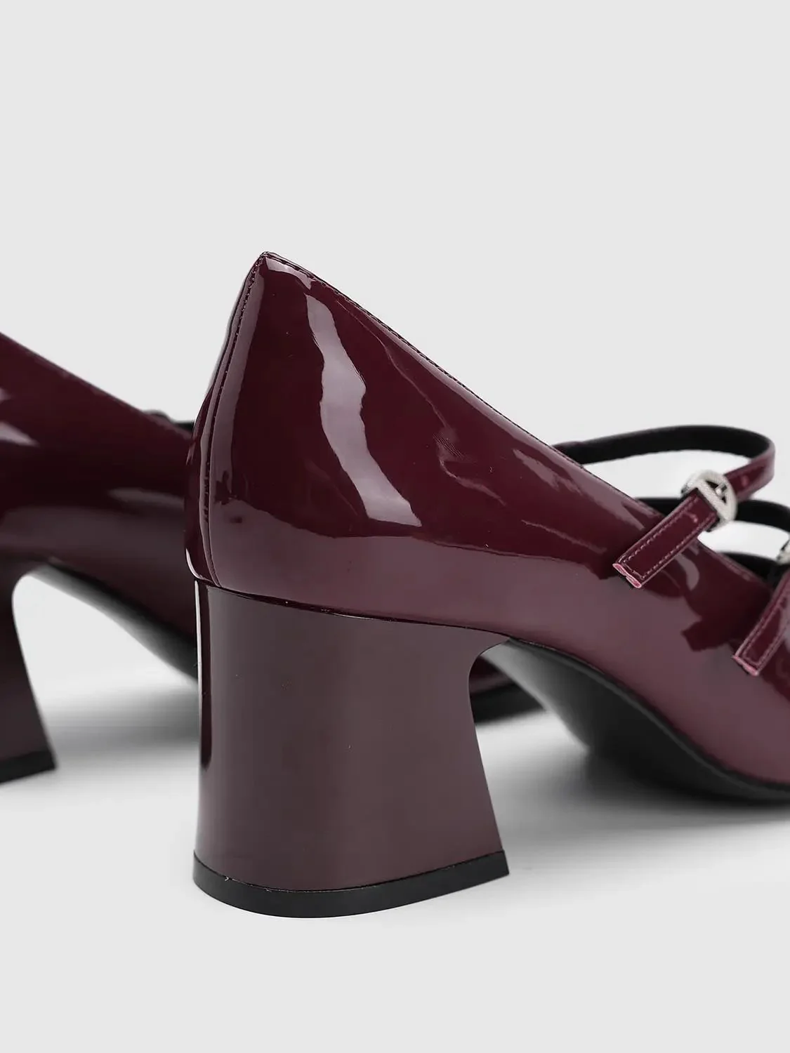 22878-strappy-chunky-heeled-pumps-7.webp Strappy Chunky Heeled Pumps