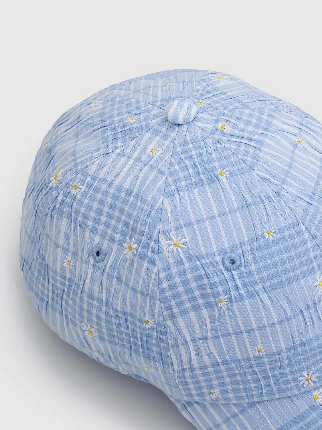 2302-cotton-polyester-checkered-daisy-embroidered-baseball-caps-5.webp Cotton-Polyester Checkered Daisy Embroidered Baseball Caps