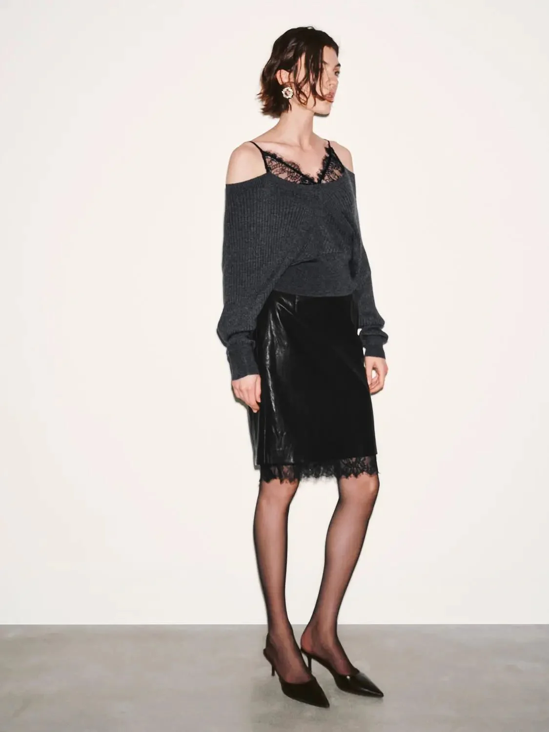 23296-elegant-lace-trim-strappy-knit-long-sleeve-t-shirts-5.webp Elegant Lace Trim Strappy Knit Long Sleeve T Shirts