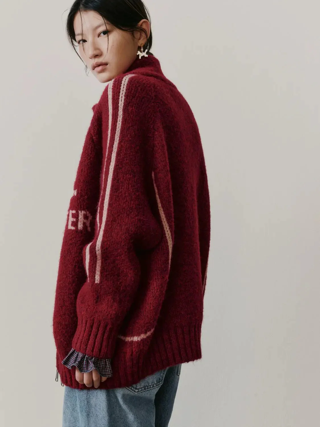 23479-mock-neck-embroidered-intarsia-knitted-cardigans-2.webp Mock Neck Embroidered Intarsia Knitted Cardigans