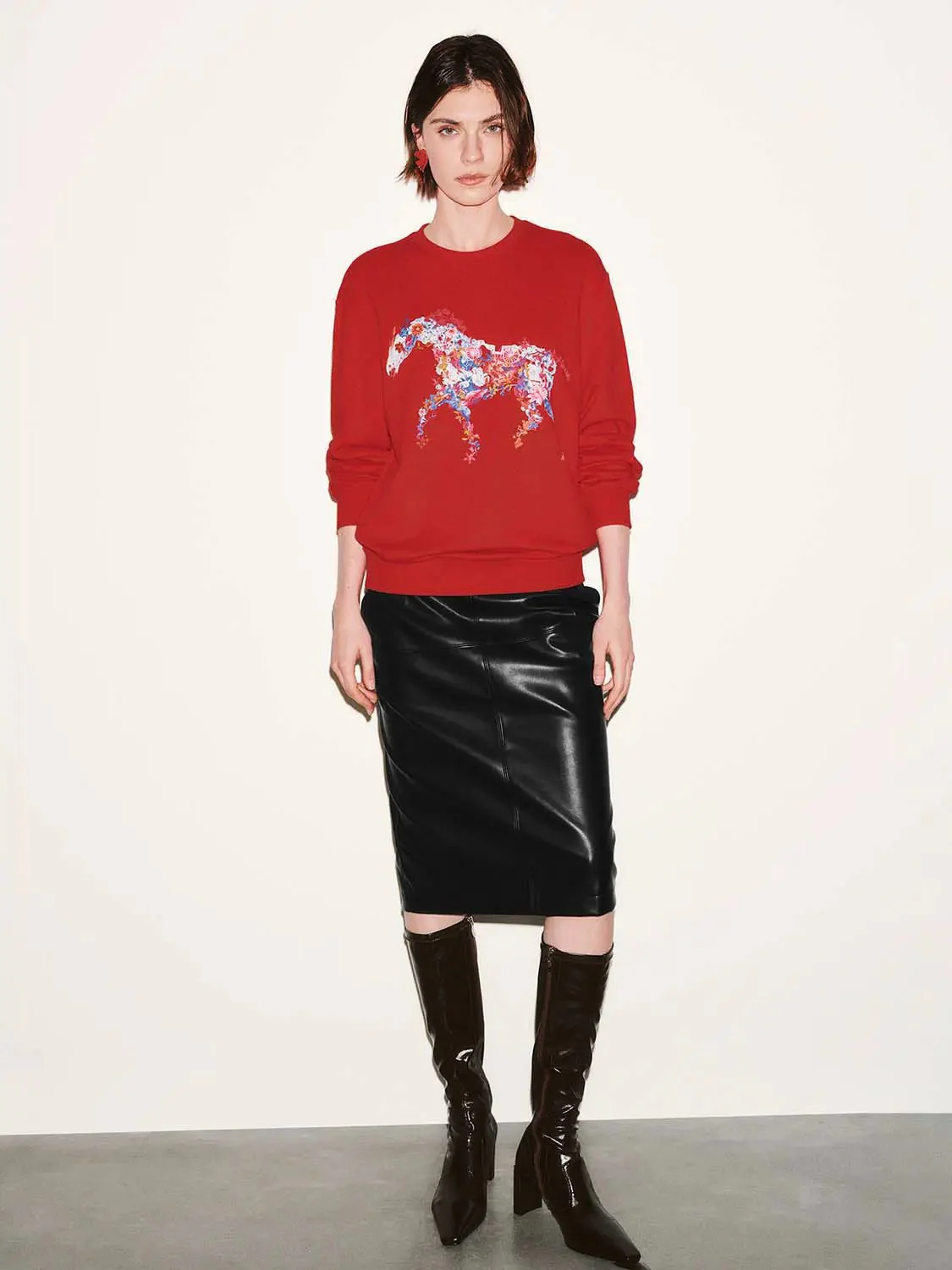 23510-cotton-modal-blend-horse-motif-crew-neck-sweatshirt-4.webp Cotton Modal Blend Horse Motif Crew Neck Sweatshirt