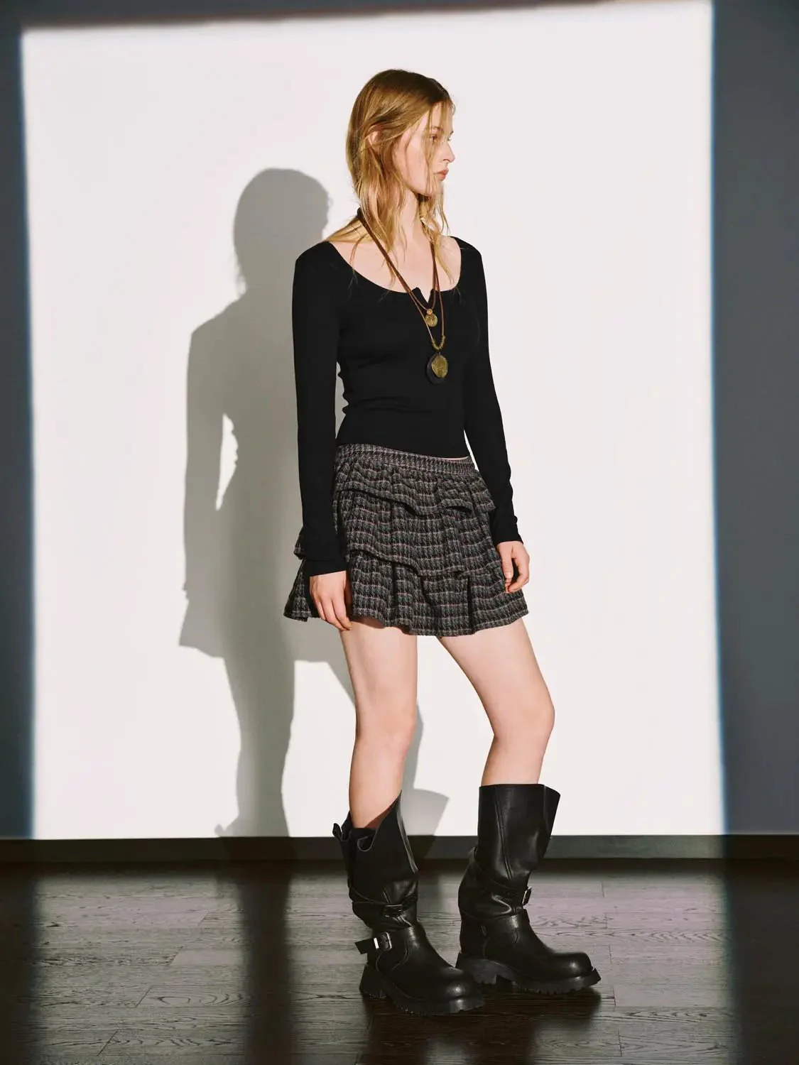 23596-cropped-cotton-top-with-square-neck-front-button-t-shirts-8.webp Cropped Cotton Top With Square Neck Front Button T Shirts