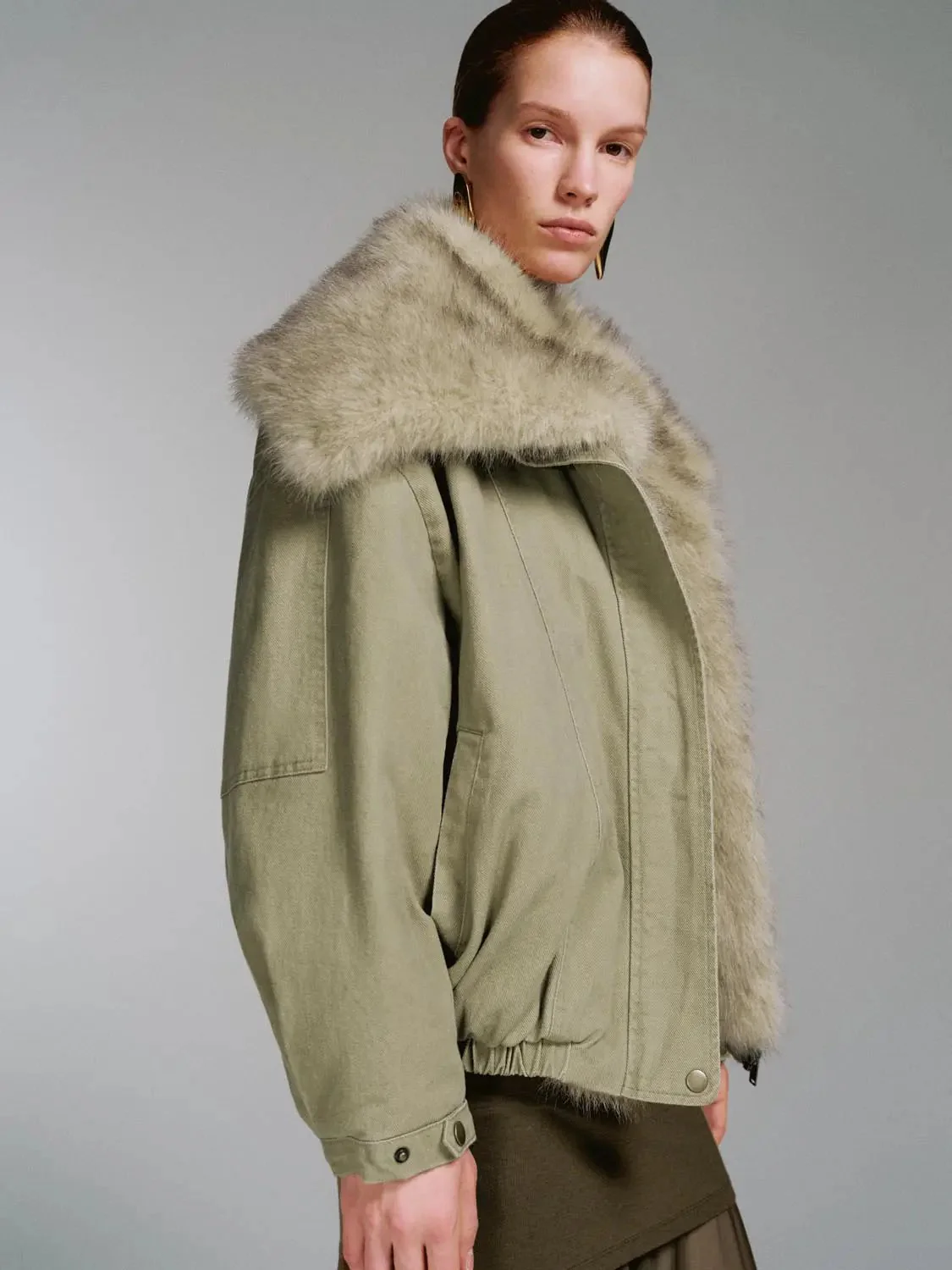 23637-faux-fur-large-collar-padded-jackets-2.webp Faux Fur Large Collar Padded Jackets