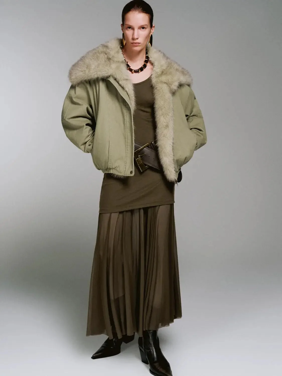 23637-faux-fur-large-collar-padded-jackets-4.webp Faux Fur Large Collar Padded Jackets