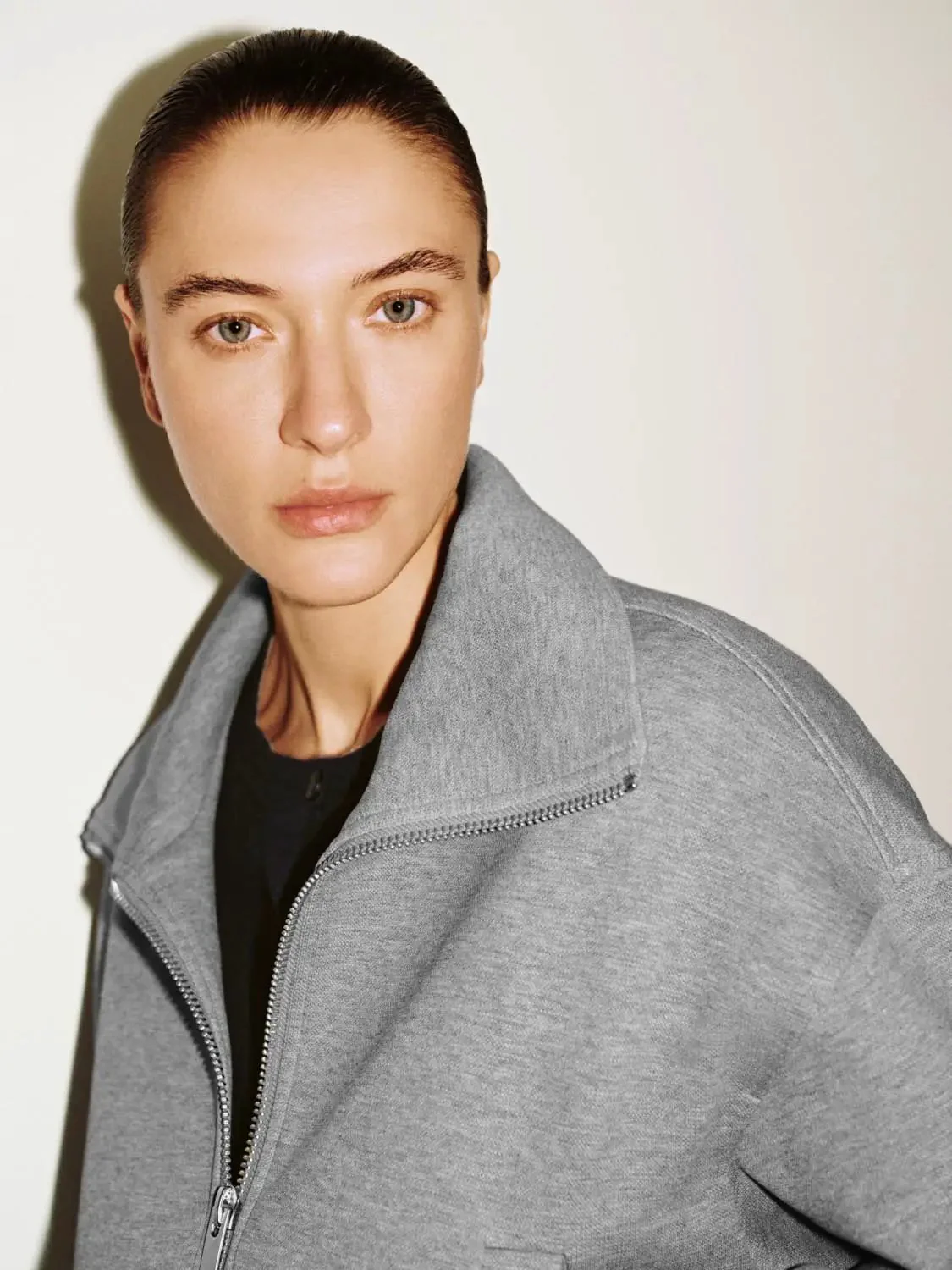 23641-cropped-bomber-jackets-3.webp Cropped Bomber Jackets