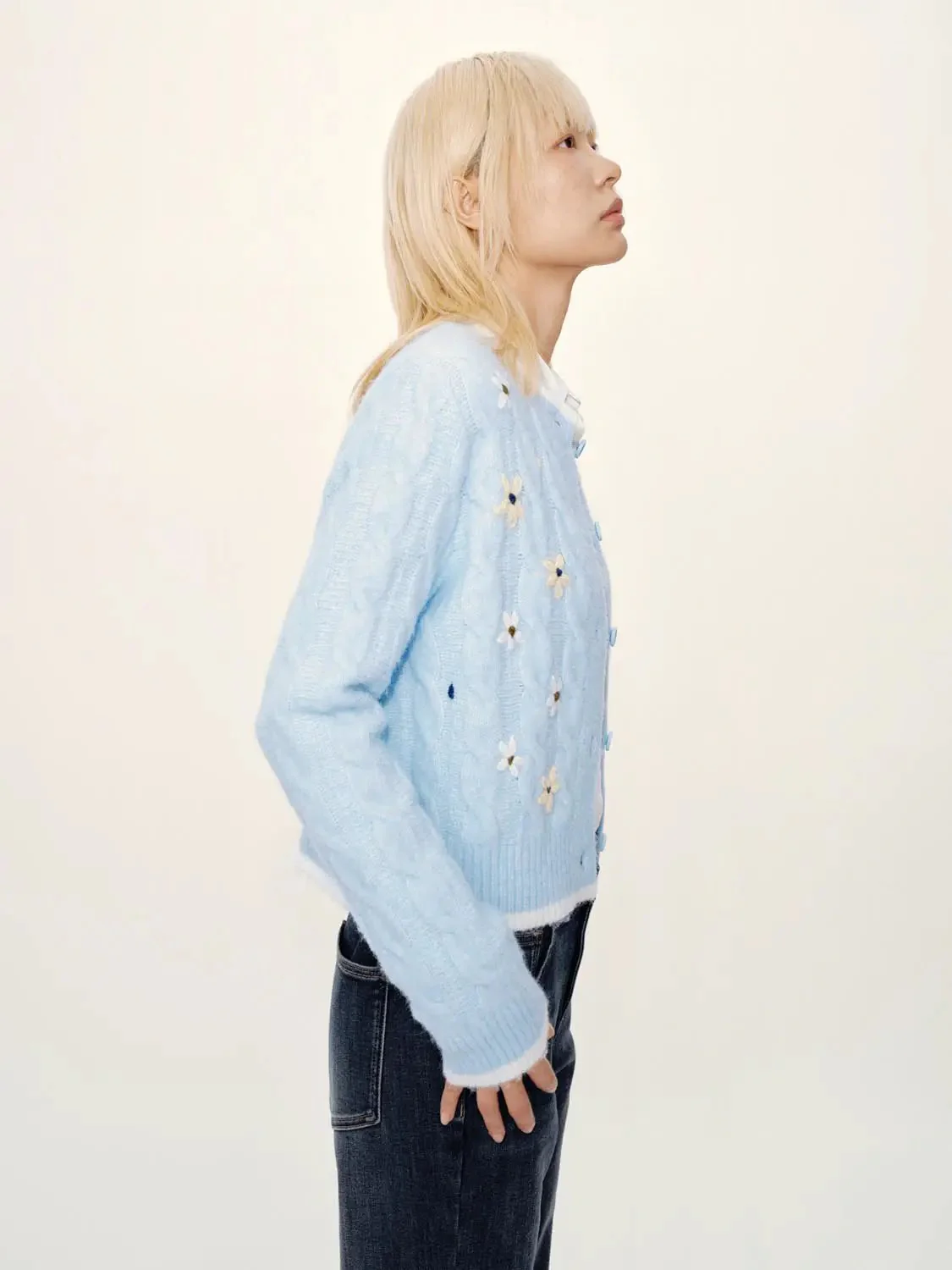 23677-contrast-trim-flower-embroidered-cardigan-2.webp Contrast Trim Flower Embroidered Cardigan