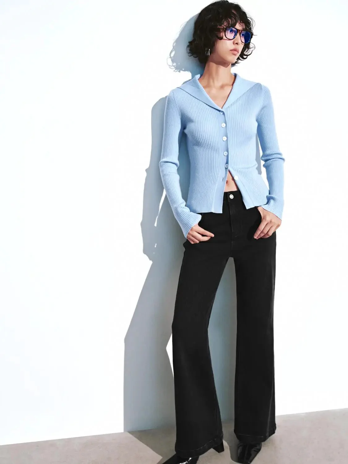 23770-large-collar-slim-fit-knitted-cardigans-10.webp Large Collar Slim Fit Knitted Cardigans