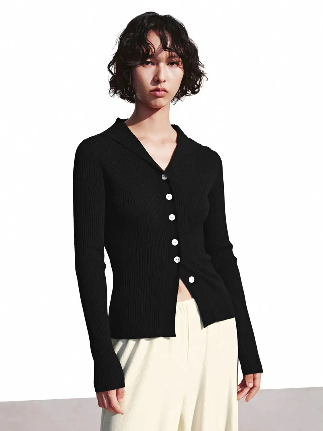 23770-large-collar-slim-fit-knitted-cardigans-17.webp Large Collar Slim Fit Knitted Cardigans