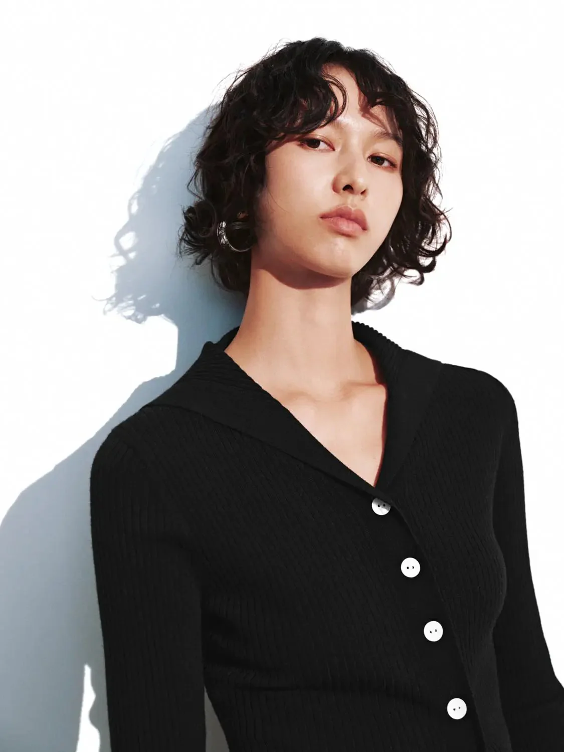 23770-large-collar-slim-fit-knitted-cardigans-3.webp Large Collar Slim Fit Knitted Cardigans