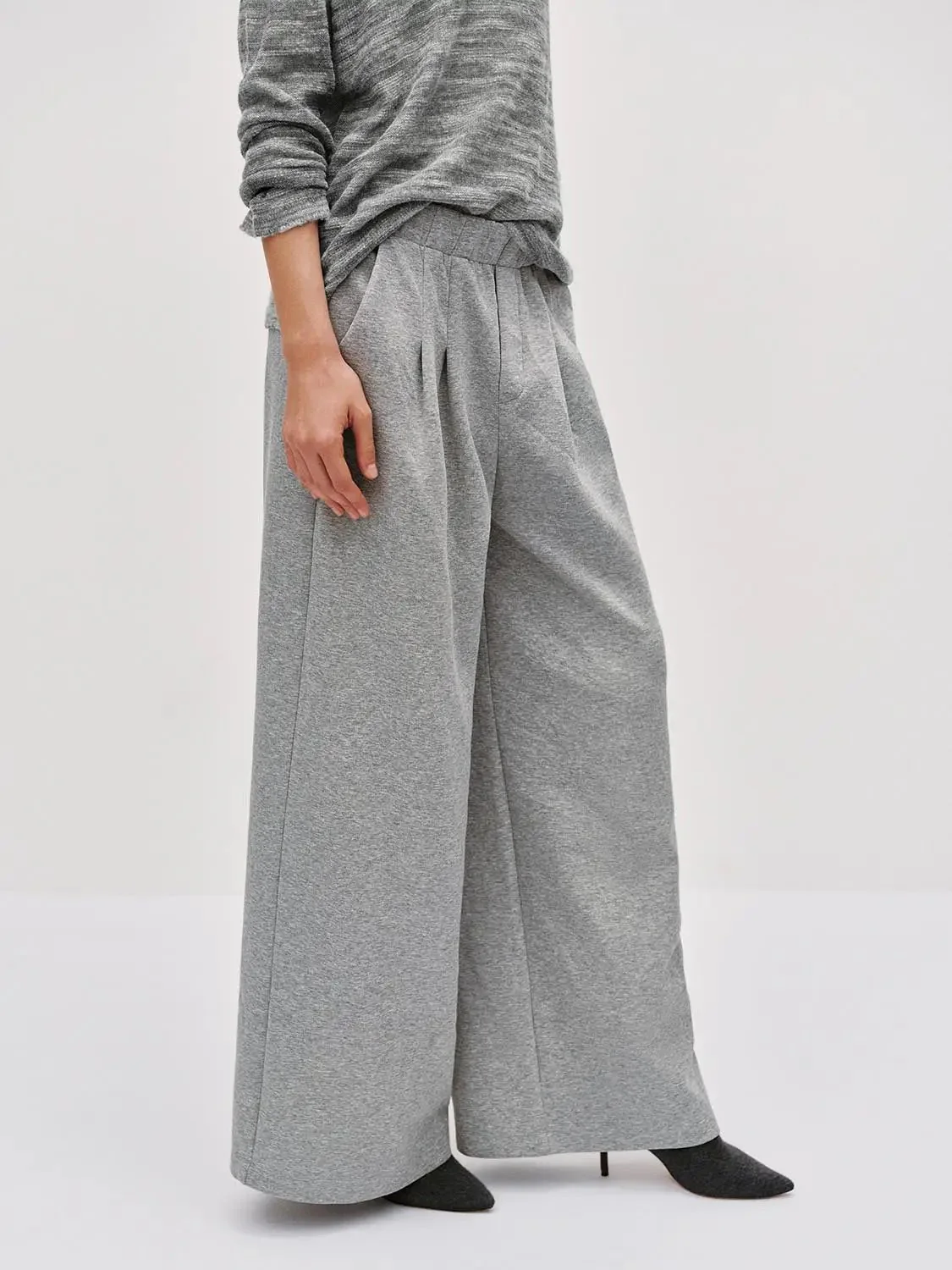 Pleated Wide Leg Pants