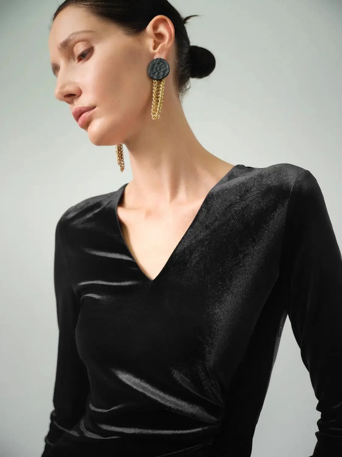 23958-v-neck-twist-knot-elegant-stretch-midi-dresses-3.webp V Neck Twist Knot Elegant Stretch Midi Dresses