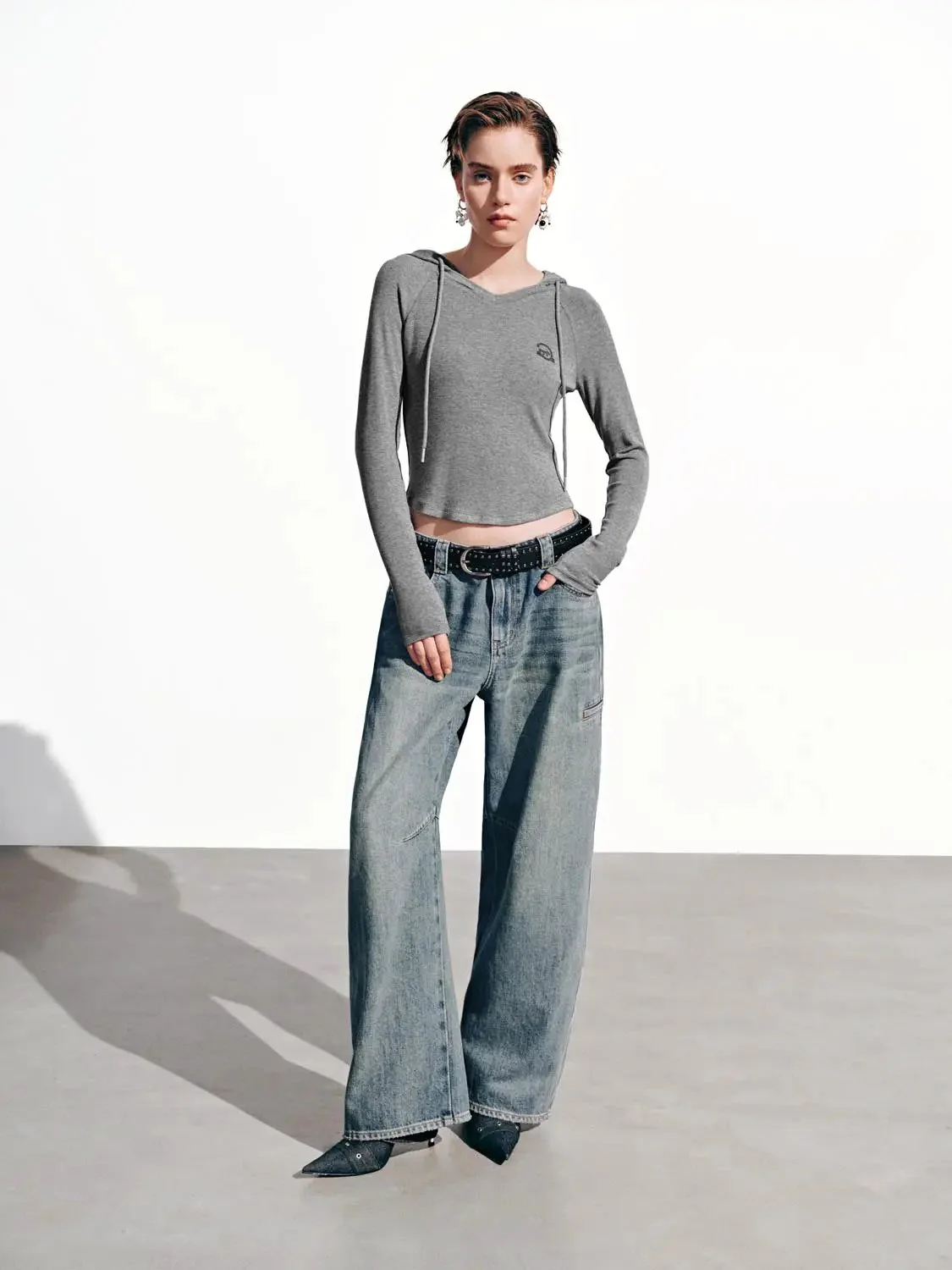 23988-grey-viscose-long-sleeve-drawstring-hooded-crop-top-4.webp Grey Viscose Long Sleeve Drawstring Hooded Crop Top
