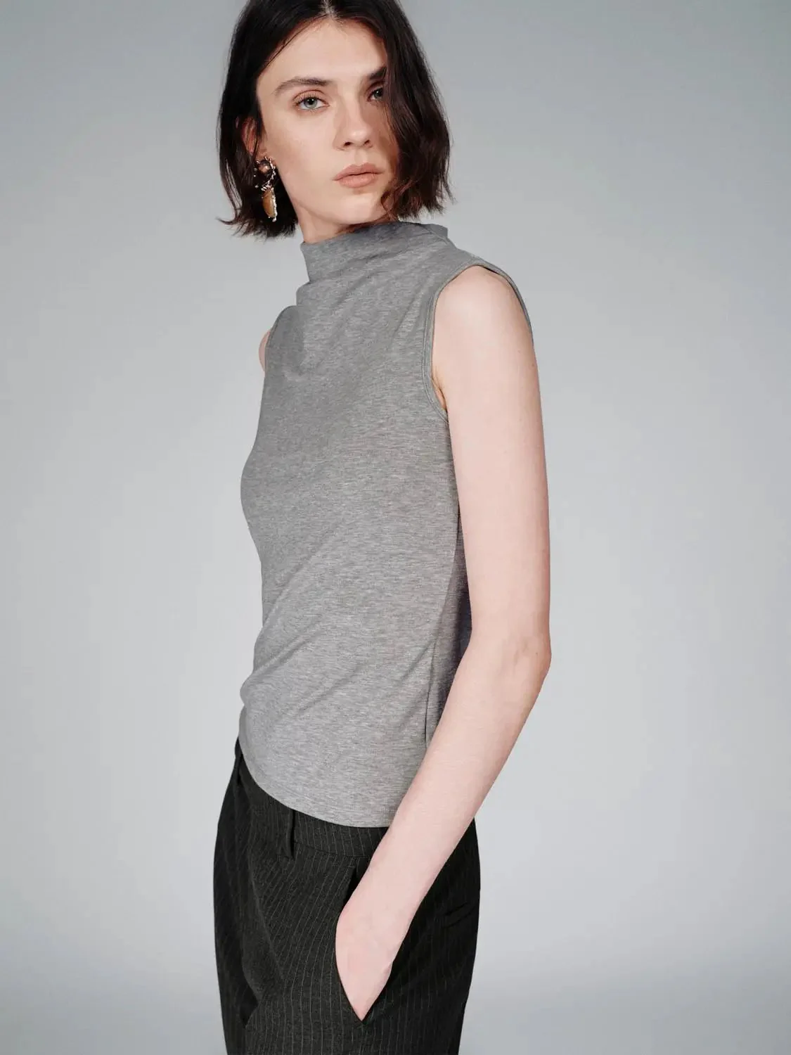 24212-breathable-lyocell-mock-neck-casual-tank-top-10.webp Breathable Lyocell Mock Neck Casual Tank Top