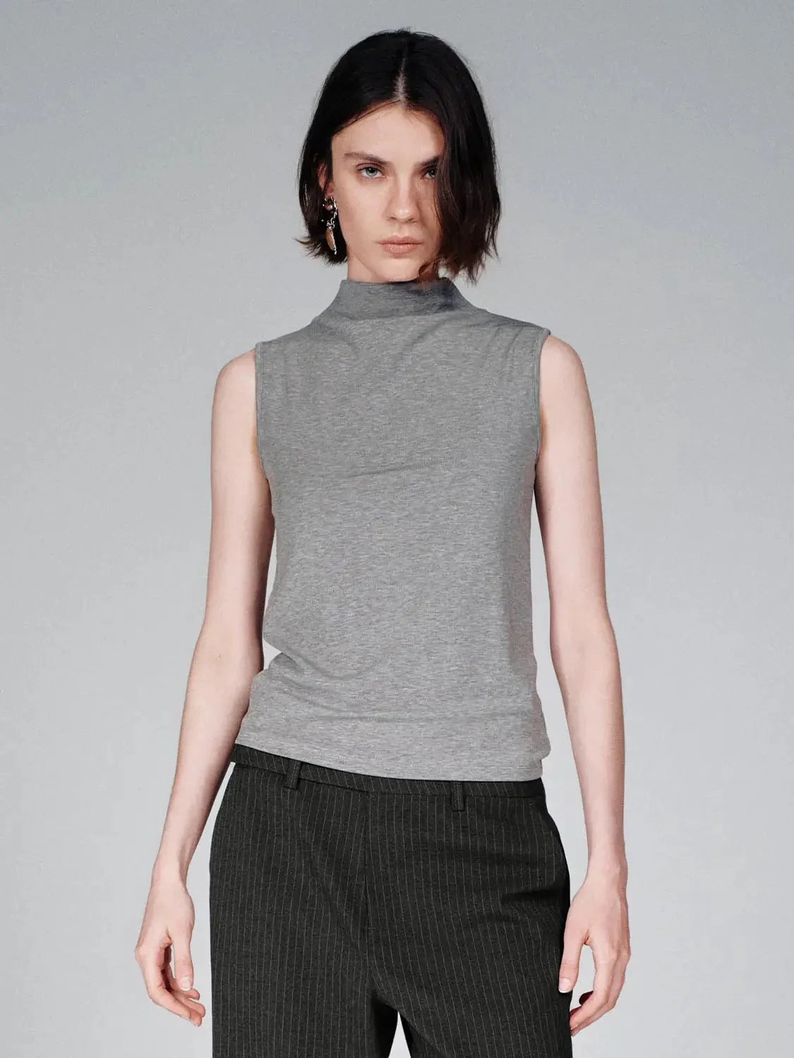 24212-breathable-lyocell-mock-neck-casual-tank-top-9.webp Breathable Lyocell Mock Neck Casual Tank Top