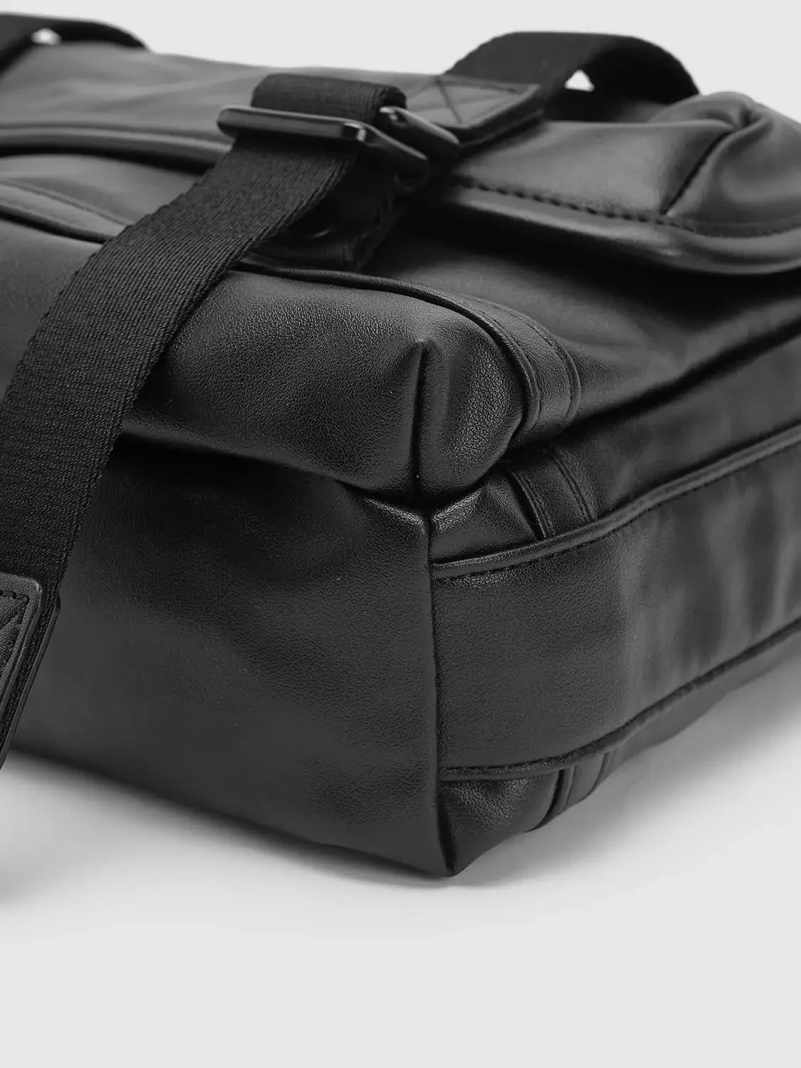 24404-faux-leather-buckle-detail-crossbody-bags-4.webp Faux Leather Buckle Detail Crossbody Bags