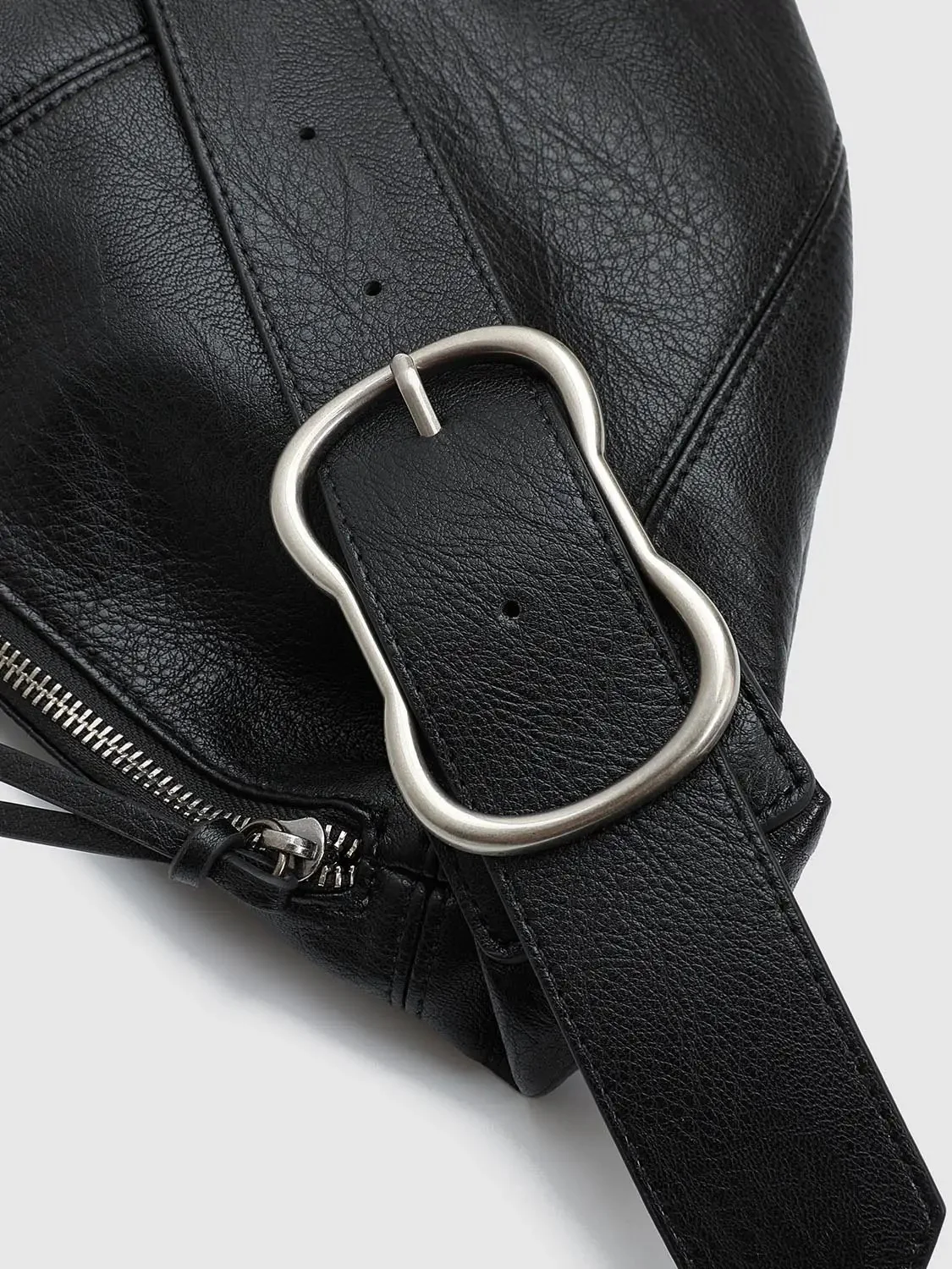24405-oversize-crescent-shoulder-bags-5.webp Oversize Crescent Shoulder Bags