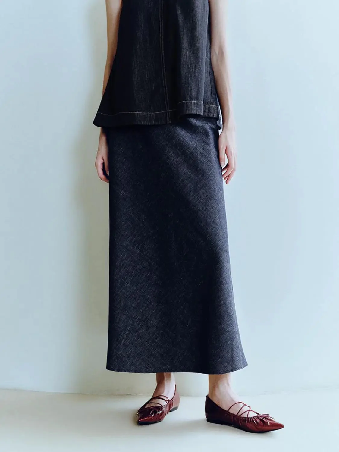 2442-cotton-blend-denim-maxi-with-subtle-texture-skirt-1.webp Cotton Blend Denim Maxi With Subtle Texture Skirt