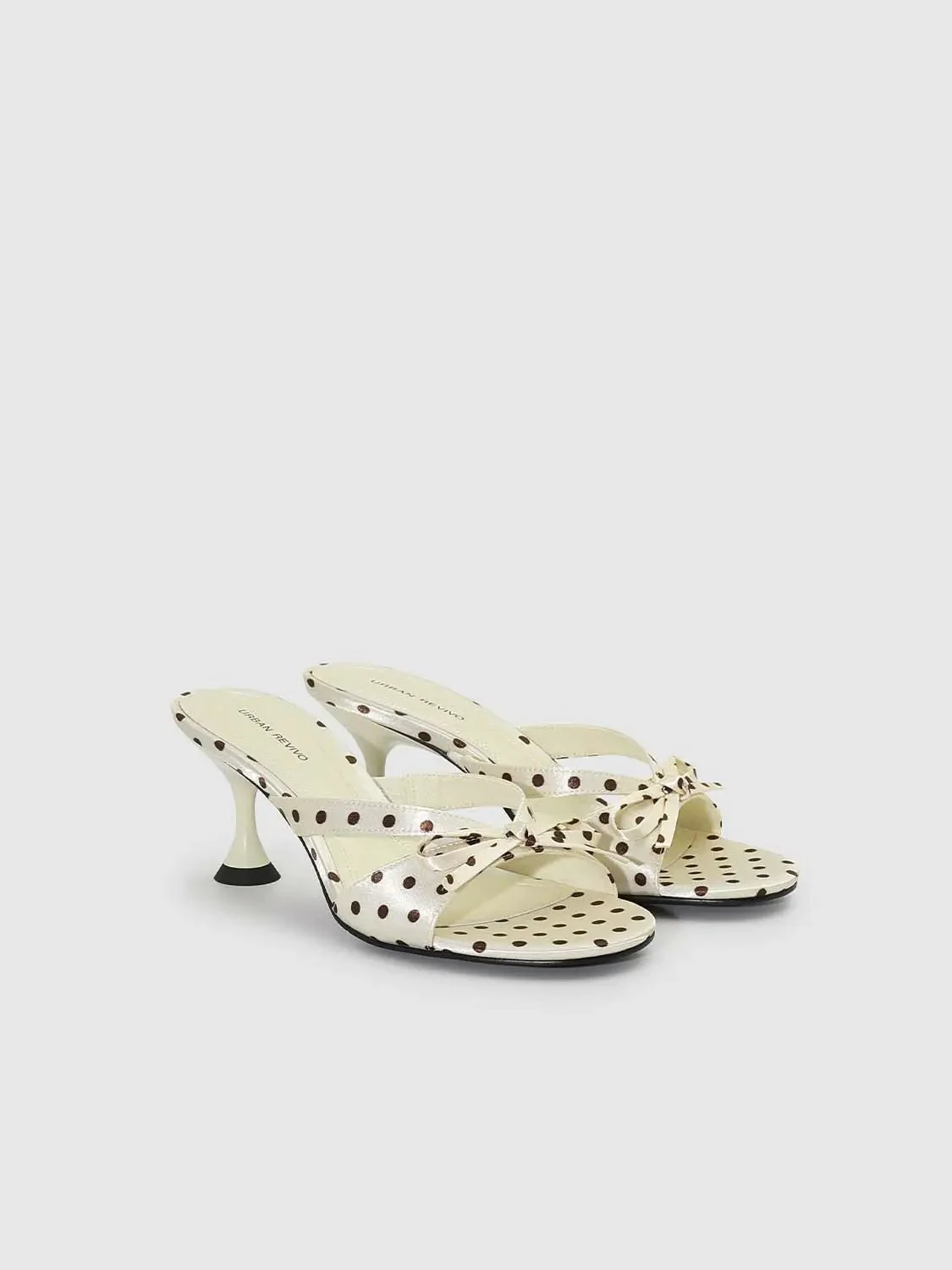 24434-polka-dot-bow-embellished-slippers-1.webp Polka Dot Bow Embellished Slippers