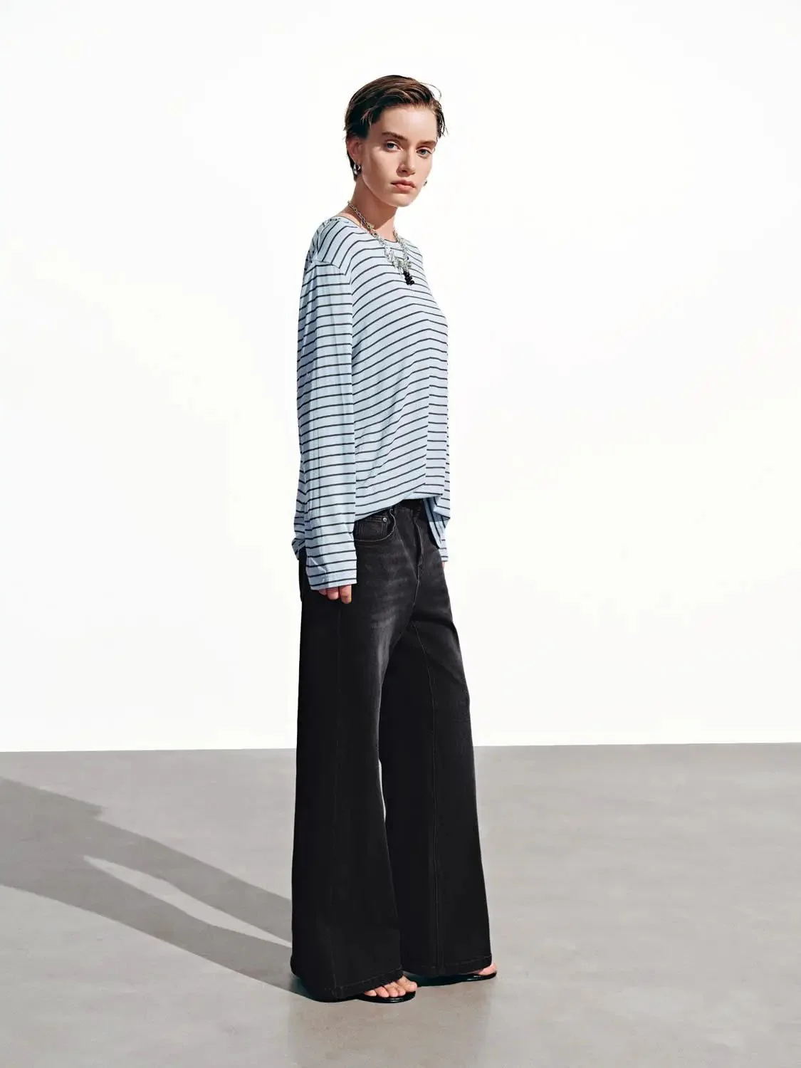 2490-flare-leg-jeans-7.webp Flare Leg Jeans
