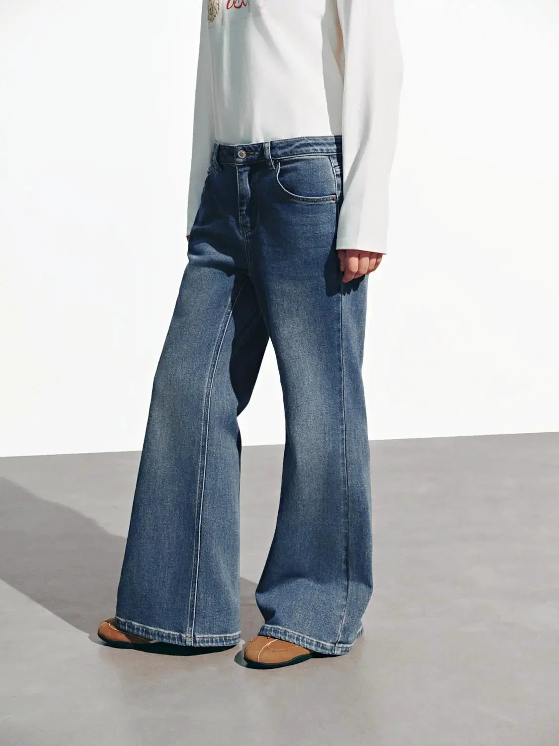 2497-flare-leg-jeans-3.webp Flare Leg Jeans