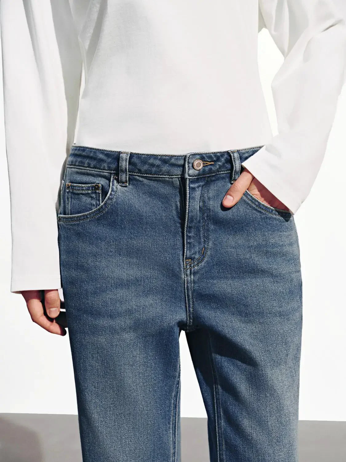 2497-flare-leg-jeans-5.webp Flare Leg Jeans