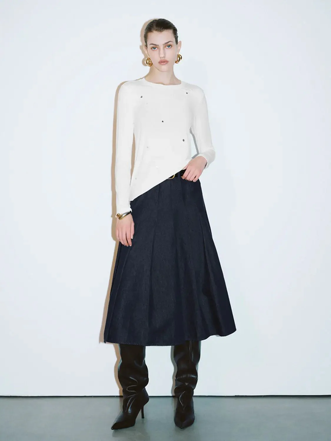 2504-elegant-cotton-denim-maxi-pleated-belted-skirt-5.webp Elegant Cotton Denim Maxi Pleated Belted Skirt