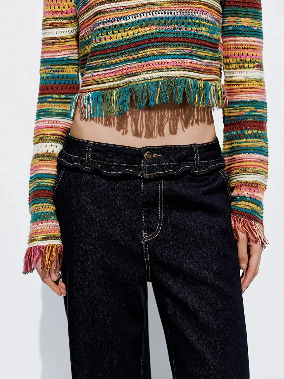 2531-ruffle-hem-flare-leg-jeans-4.webp Ruffle Hem Flare Leg Jeans
