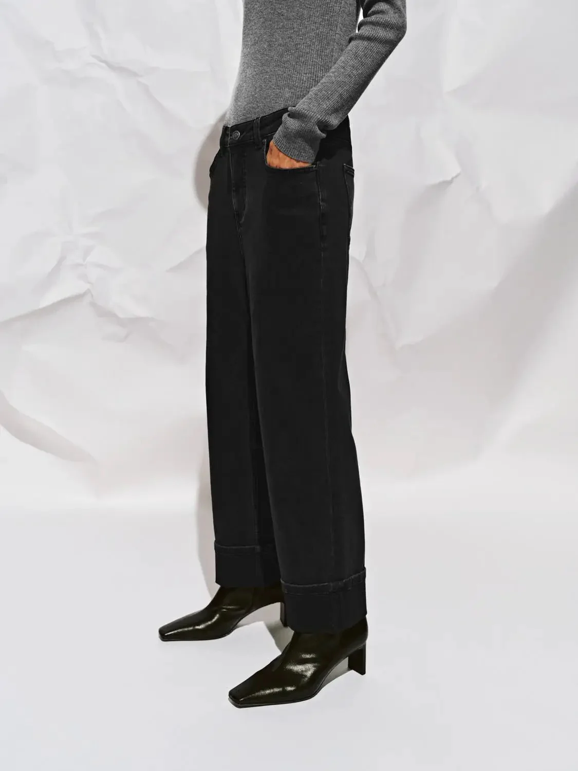 2545-cuffed-straight-leg-jeans-3.webp Cuffed Straight Leg Jeans