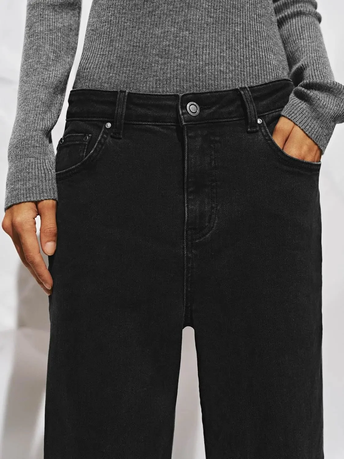 2545-cuffed-straight-leg-jeans-5.webp Cuffed Straight Leg Jeans
