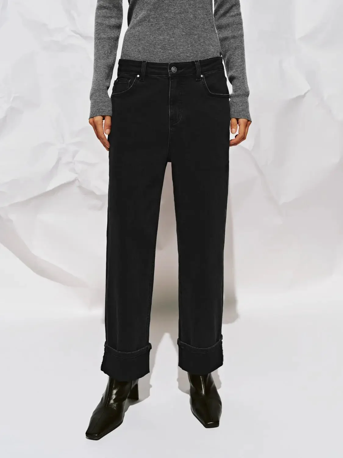 2545-cuffed-straight-leg-jeans-9.webp Cuffed Straight Leg Jeans