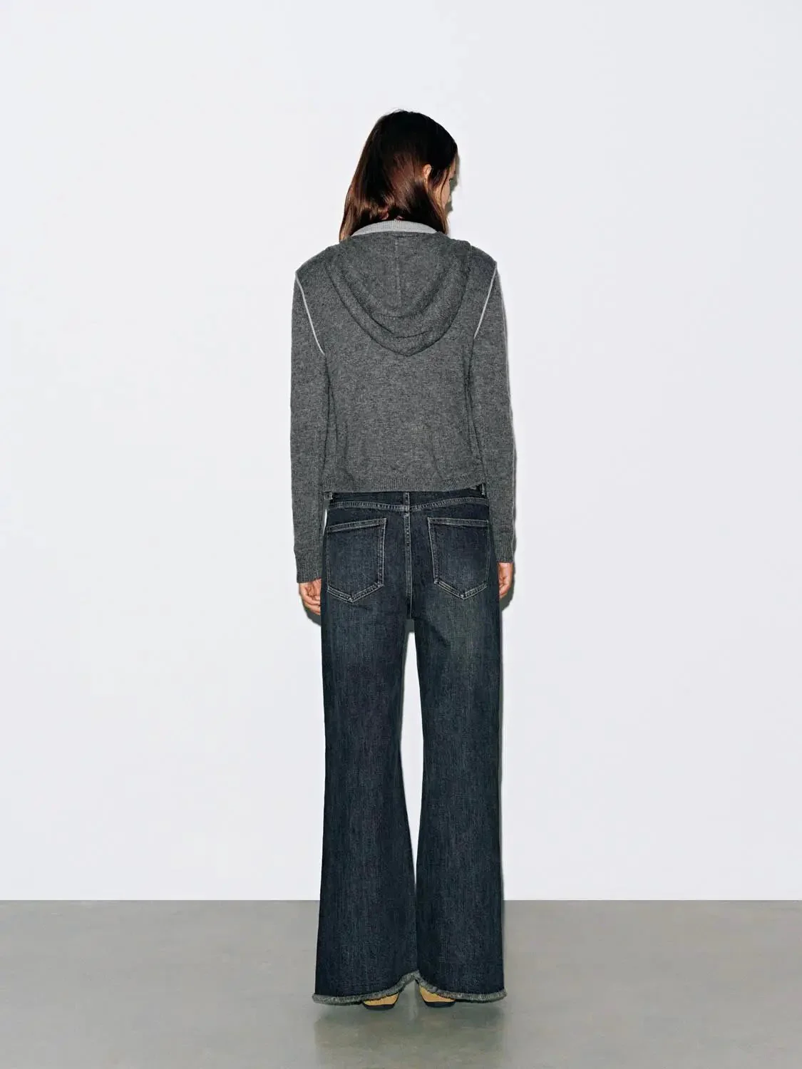 2587-raw-hem-flare-leg-jeans-4.webp Raw Hem Flare Leg Jeans