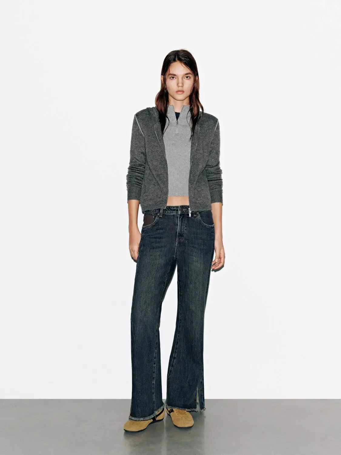 2587-raw-hem-flare-leg-jeans-7.webp Raw Hem Flare Leg Jeans