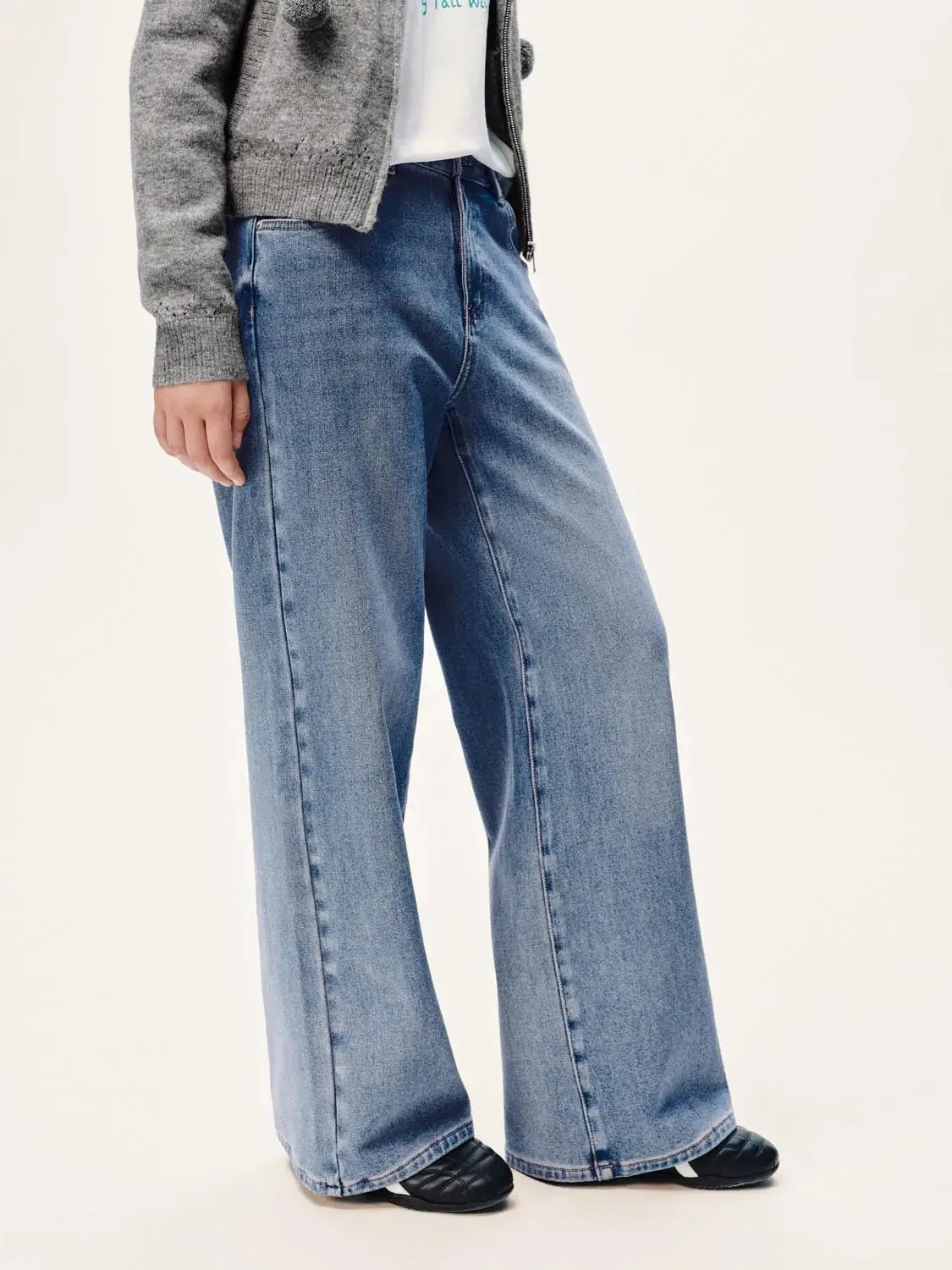 2608-wide-leg-jeans-3.webp Wide Leg Jeans