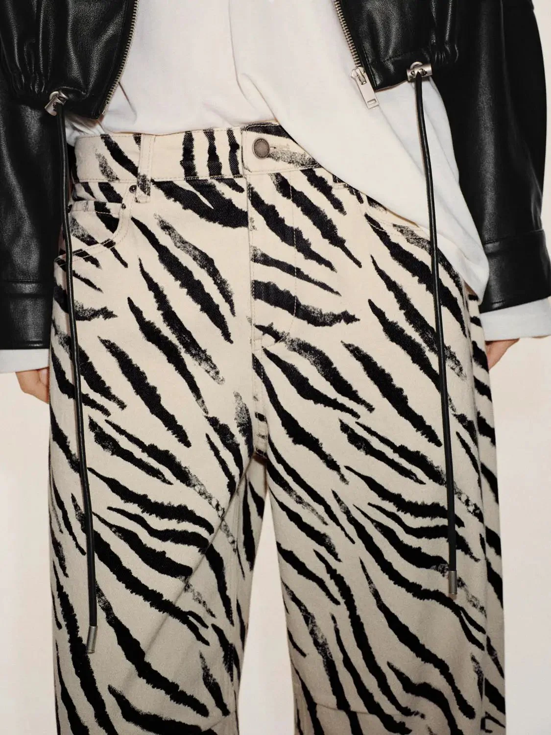 2671-cotton-blend-zebra-print-barrel-leg-jeans-5.webp Cotton Blend Zebra Print Barrel Leg Jeans