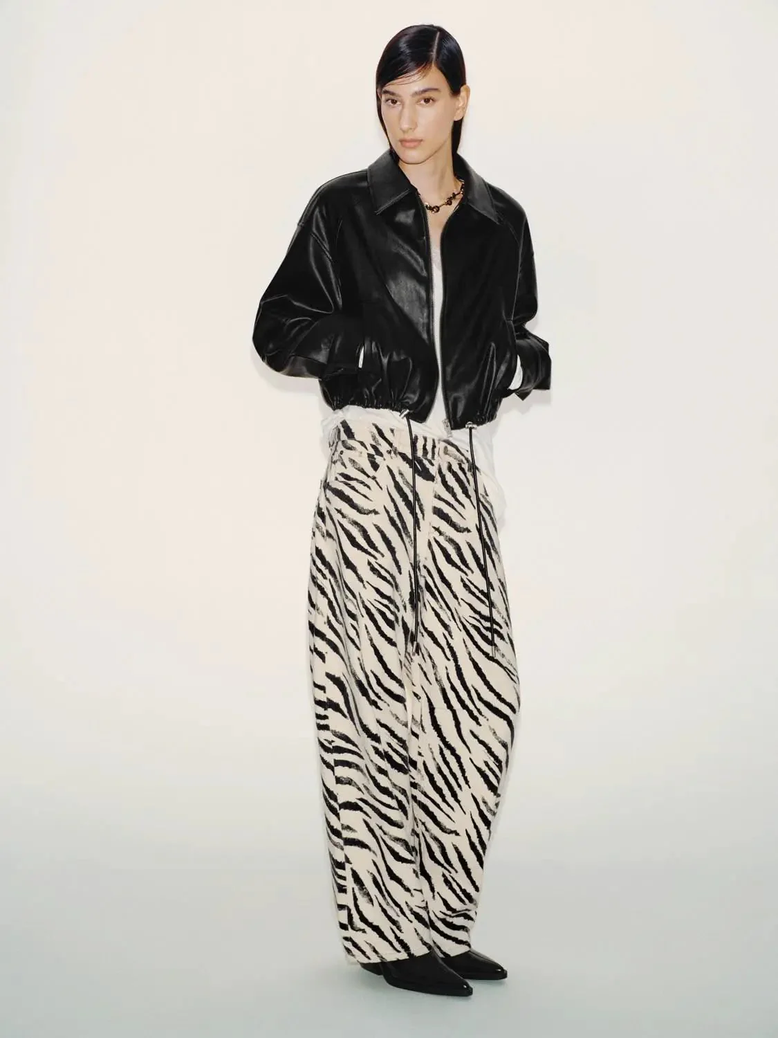 2671-cotton-blend-zebra-print-barrel-leg-jeans-6.webp Cotton Blend Zebra Print Barrel Leg Jeans