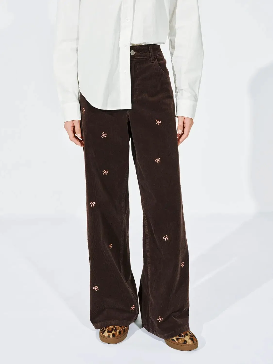 2678-bow-printed-wide-leg-jeans-1.webp Bow Printed Wide Leg Jeans