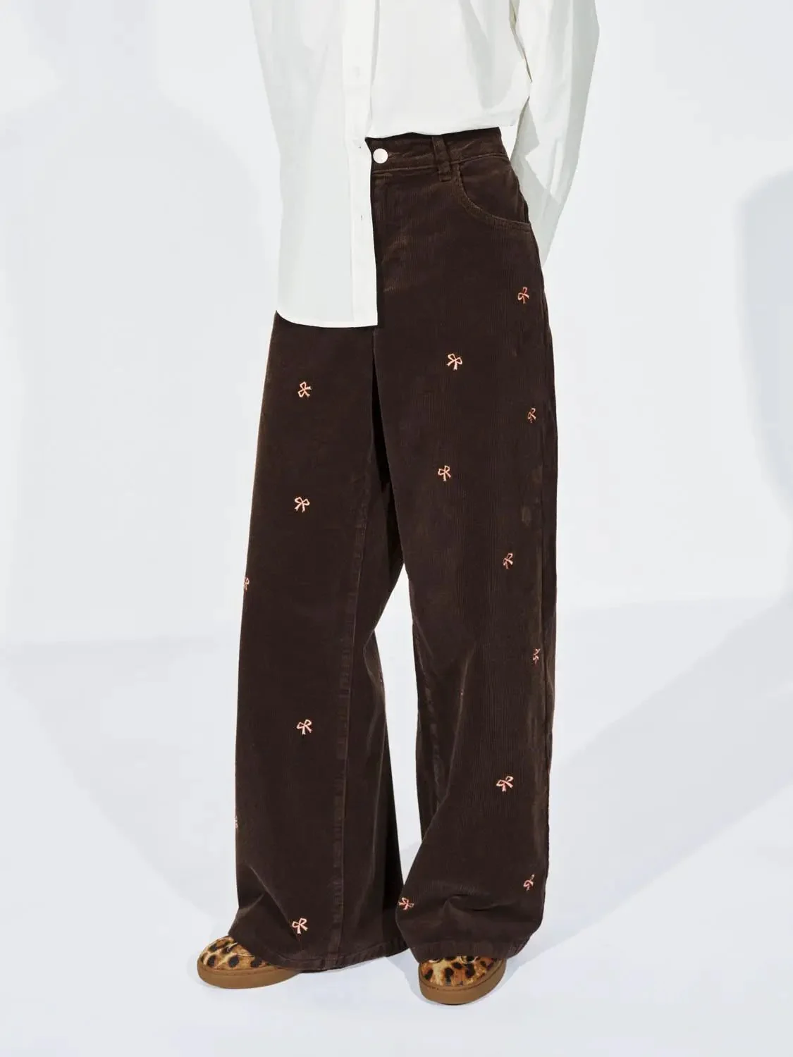 2678-bow-printed-wide-leg-jeans-3.webp Bow Printed Wide Leg Jeans