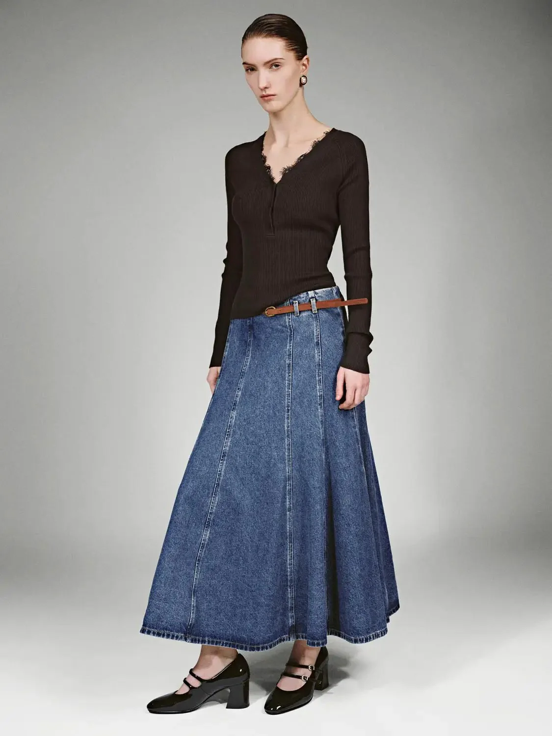 2685-cotton-belted-pleated-seam-detail-denim-maxi-skirts-6.webp Cotton Belted Pleated Seam Detail Denim Maxi Skirts