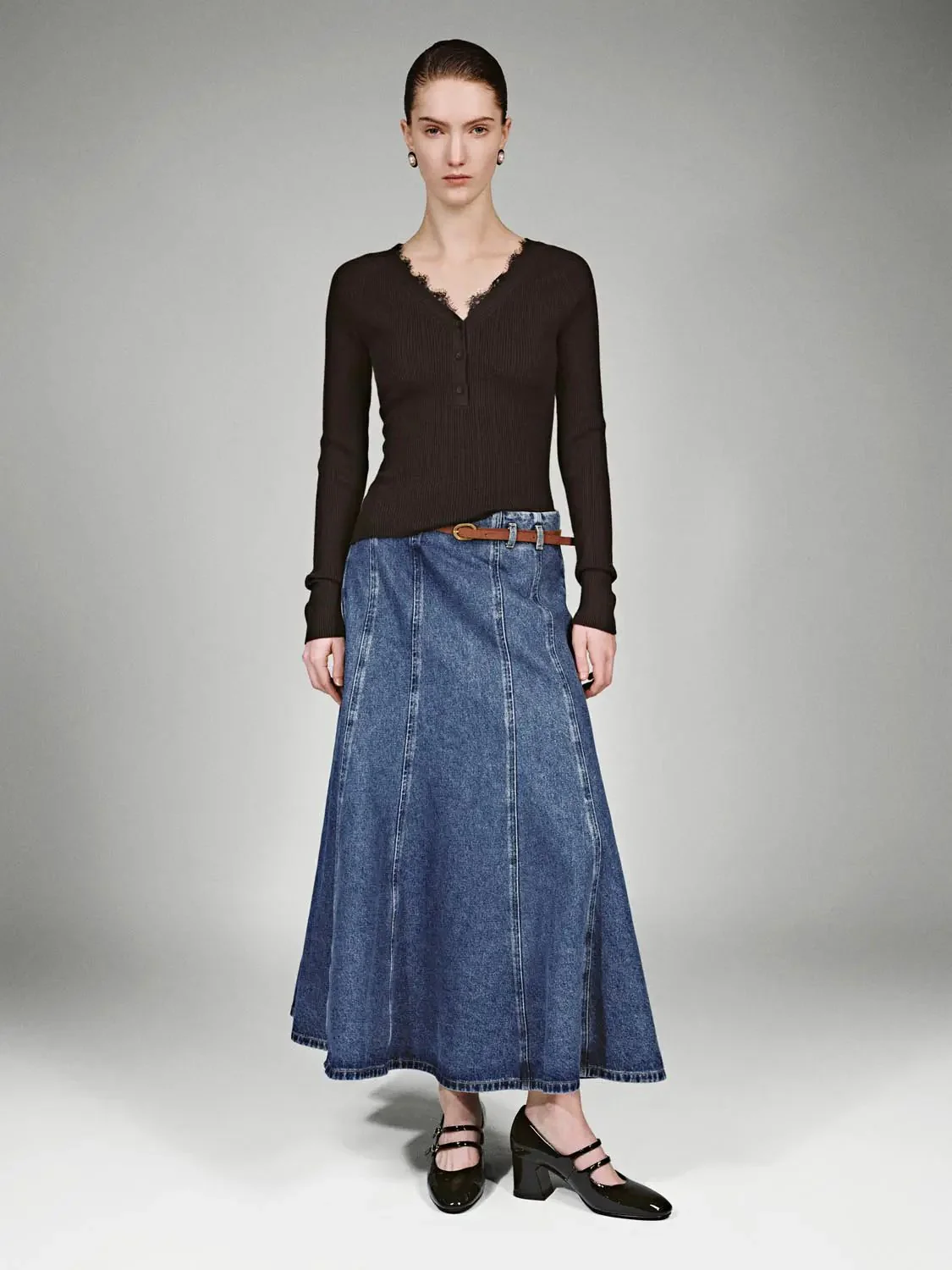 2685-cotton-belted-pleated-seam-detail-denim-maxi-skirts-7.webp Cotton Belted Pleated Seam Detail Denim Maxi Skirts