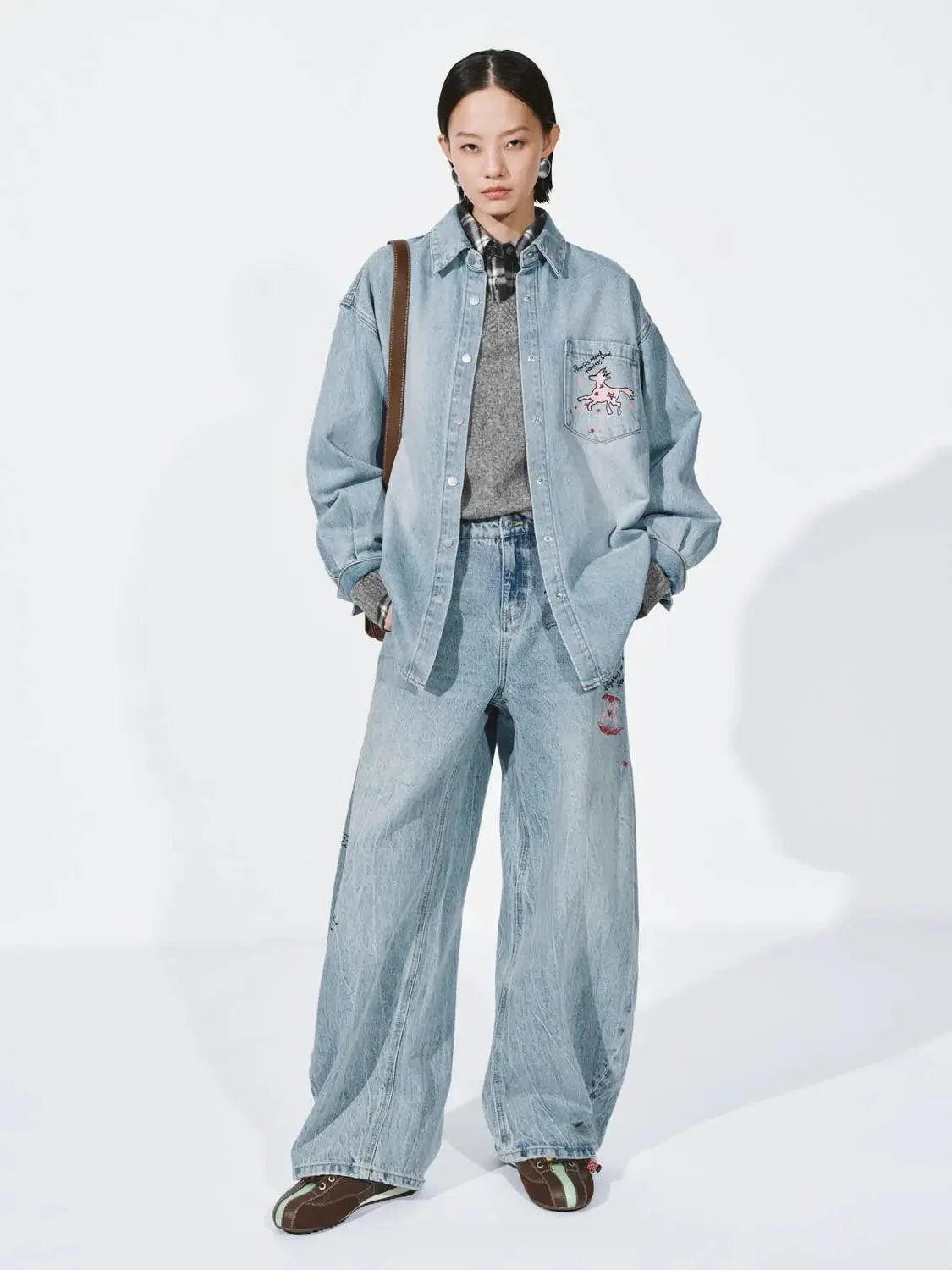 2723-embroidered-patch-pocket-denim-shirts-4.webp Embroidered Patch Pocket Denim Shirts