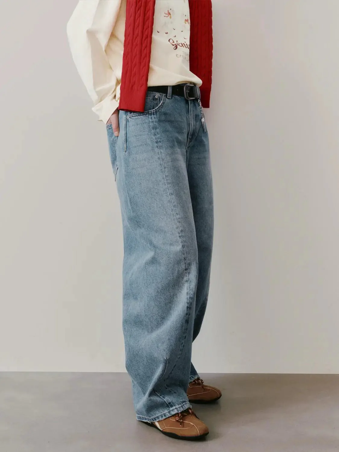 2734-belted-barrel-leg-jeans-3.webp Belted Barrel Leg Jeans