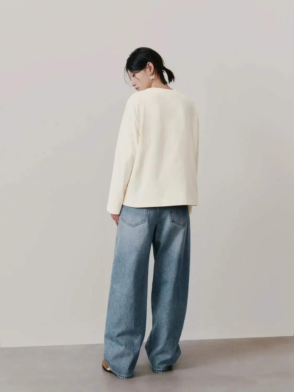 2734-belted-barrel-leg-jeans-4.webp Belted Barrel Leg Jeans