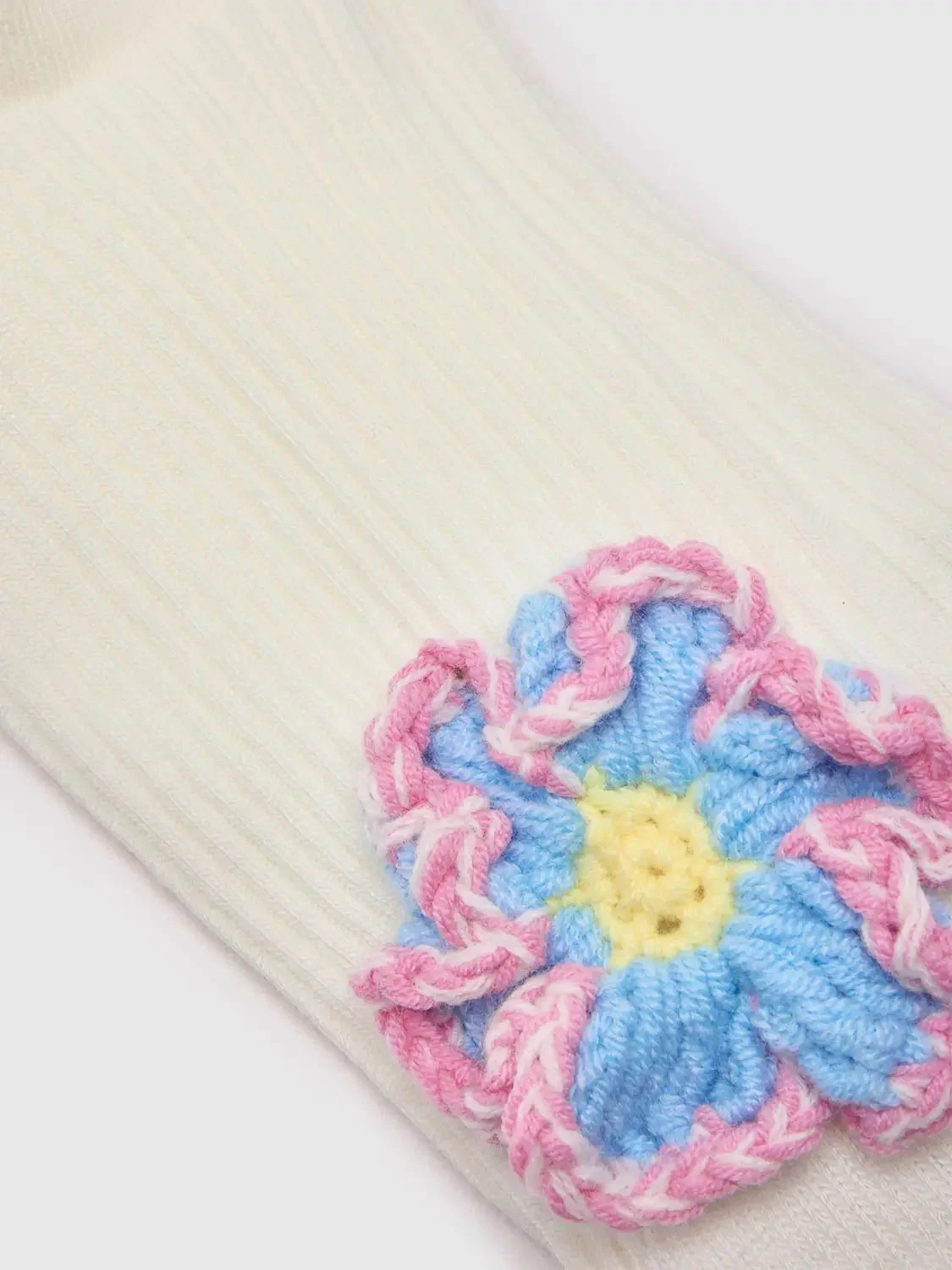 274-soft-cotton-blend-crochet-floral-embellished-socks-10.webp Soft Cotton Blend Crochet Floral Embellished Socks