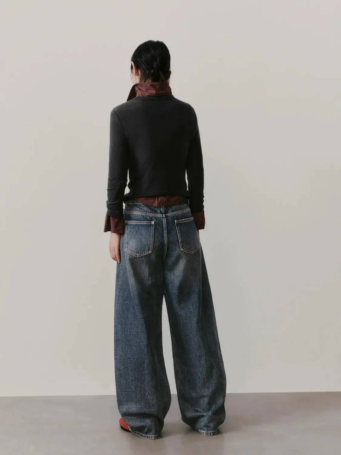 2918-studded-barrel-leg-jeans-4.webp Studded Barrel Leg Jeans