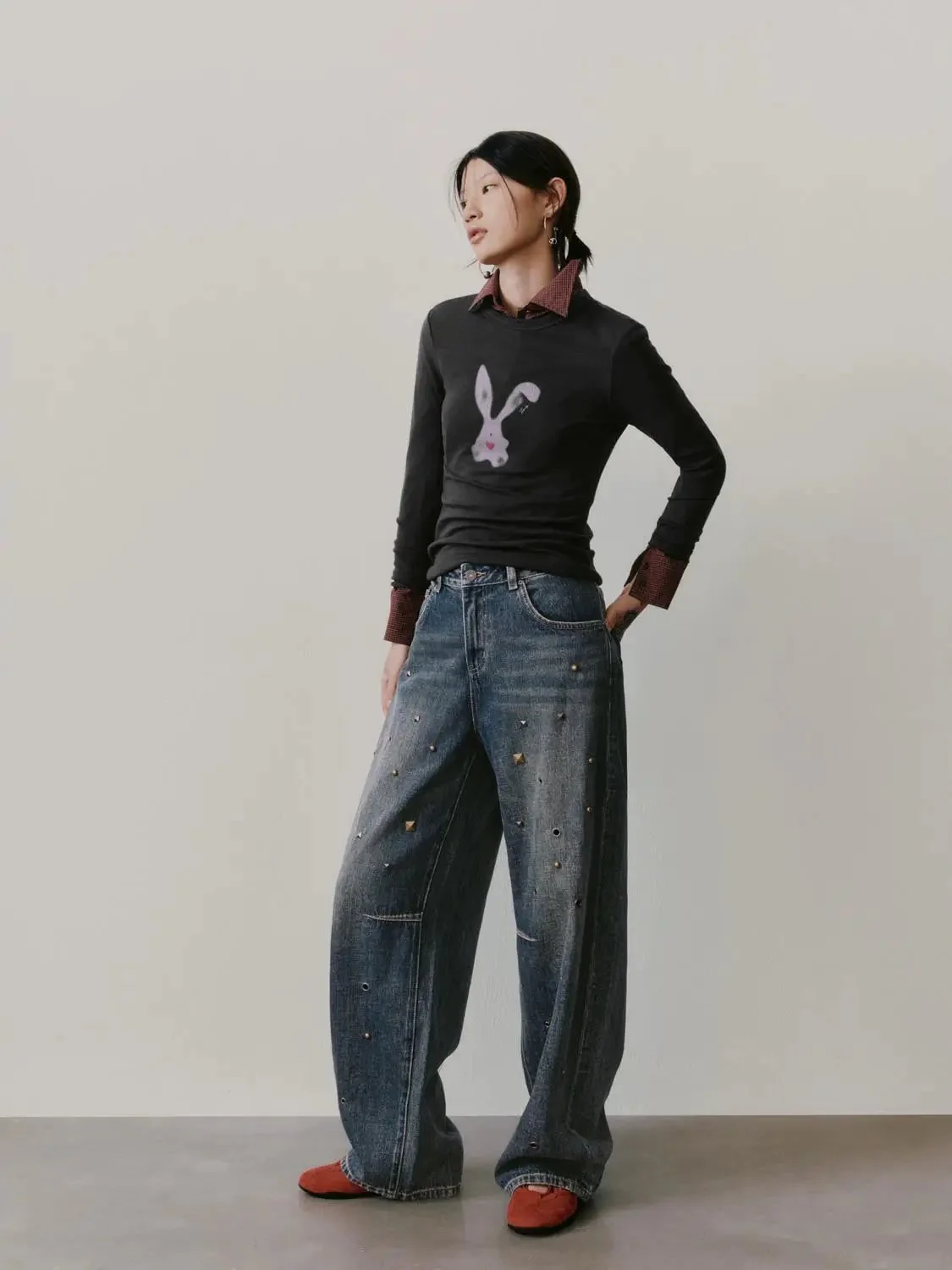 2918-studded-barrel-leg-jeans-7.webp Studded Barrel Leg Jeans